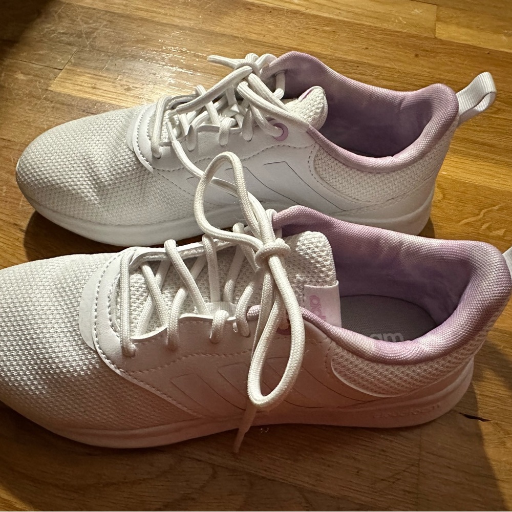 Adidas women’s Cloudfoam 6 1/2 EUC